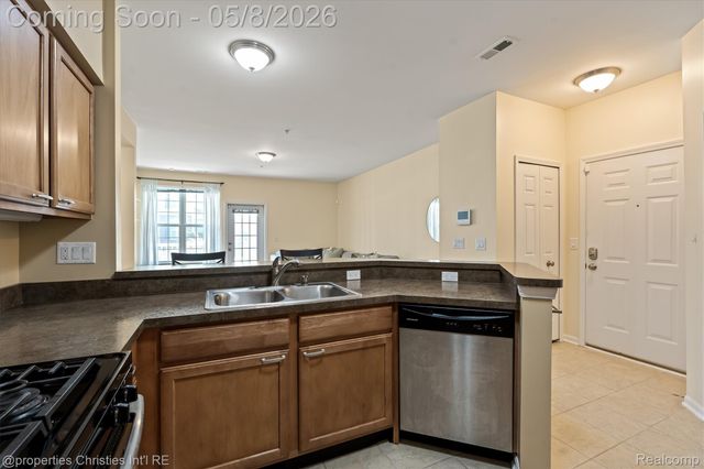 920 W Summerfield Glen Circle, Scio Township, MI 48103
