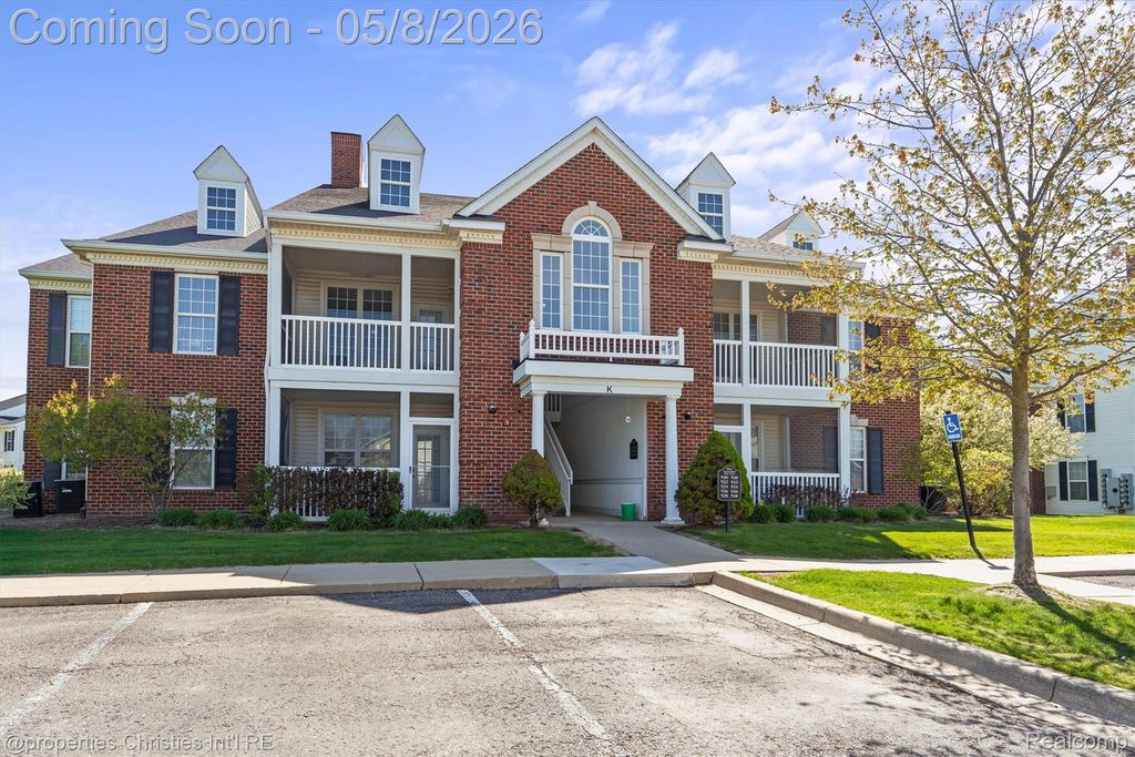 920 W Summerfield Glen Circle, Scio Township, MI 48103