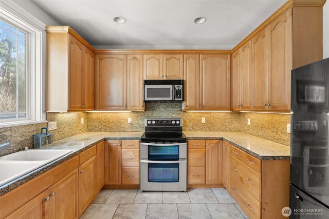 2929 S Fork Road, Raymond, WA 98577