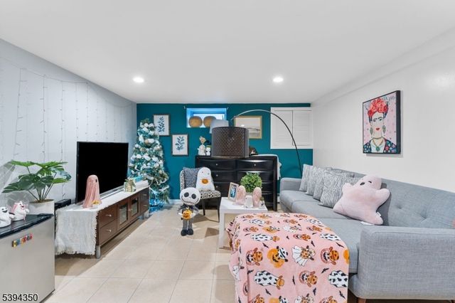 111 E 10Th St, Linden City, NJ 07036