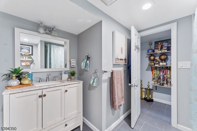 111 E 10Th St, Linden City, NJ 07036