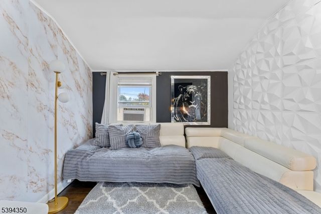 111 E 10Th St, Linden City, NJ 07036