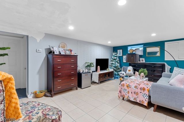 111 E 10Th St, Linden City, NJ 07036