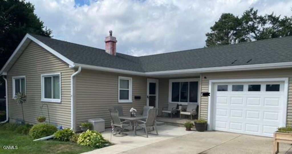 2116 Avenue E, Bismarck, ND 58501 photo 2