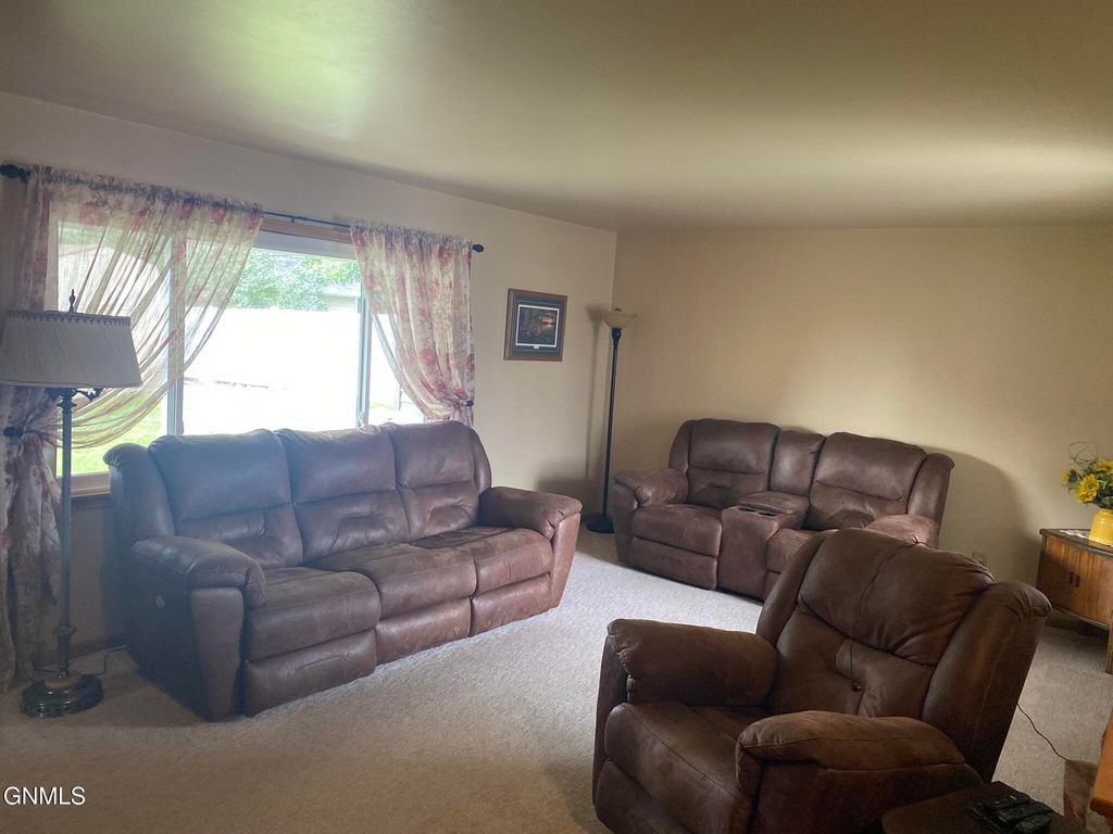 2116 Avenue E, Bismarck, ND 58501 photo 3