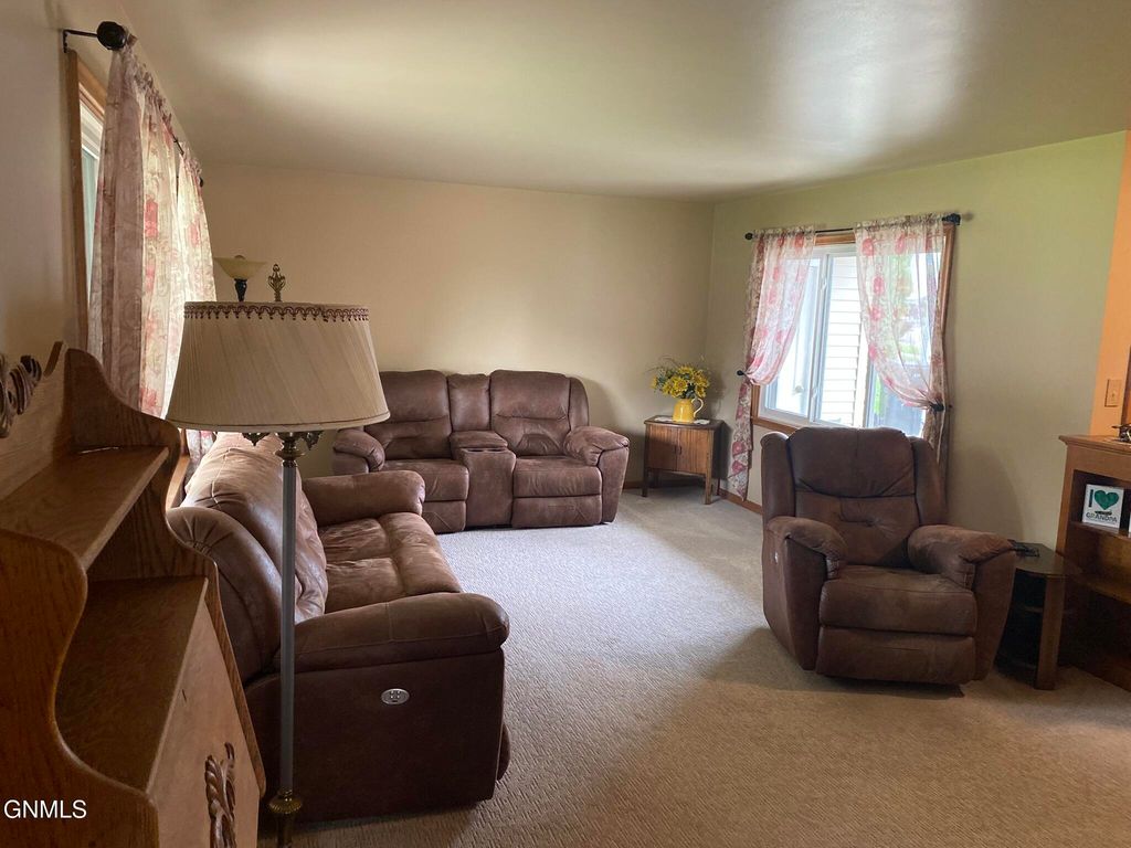 2116 Avenue E, Bismarck, ND 58501 photo 4