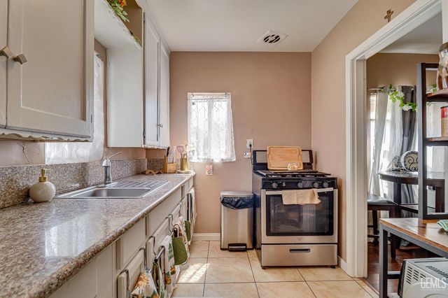 418 El Tejon Avenue, Bakersfield, CA 93308