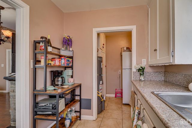 418 El Tejon Avenue, Bakersfield, CA 93308