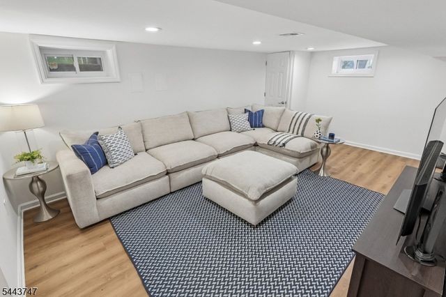 81 Hudson Ave, Maplewood Twp., NJ 07040