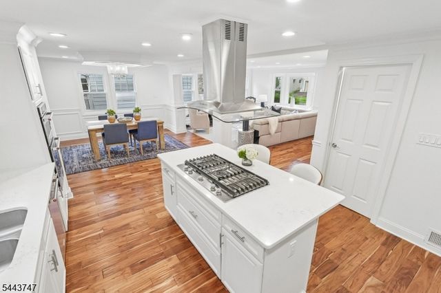 81 Hudson Ave, Maplewood Twp., NJ 07040