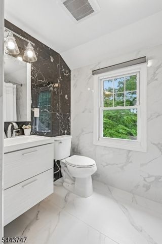 81 Hudson Ave, Maplewood Twp., NJ 07040