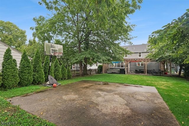 81 Hudson Ave, Maplewood Twp., NJ 07040