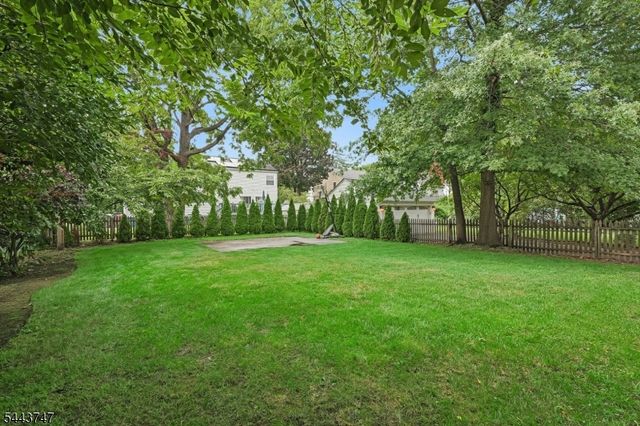 81 Hudson Ave, Maplewood Twp., NJ 07040