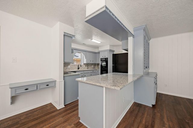7231 Ridge Oak Drive, Houston, TX 77088