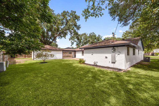 7231 Ridge Oak Drive, Houston, TX 77088