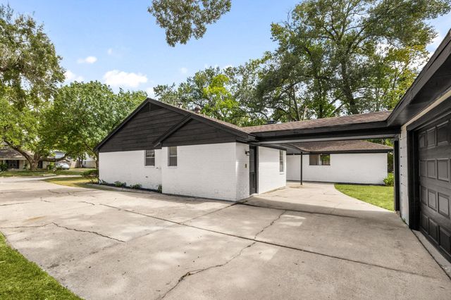 7231 Ridge Oak Drive, Houston, TX 77088