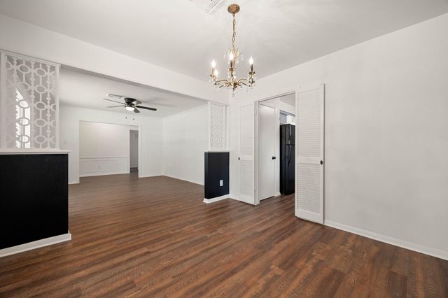 7231 Ridge Oak Drive, Houston, TX 77088