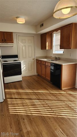 15539 Nantucket Cove 2, Middlefield, OH 44062