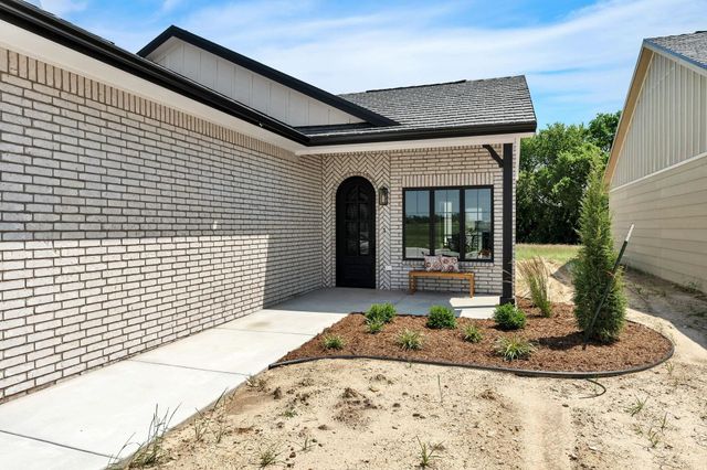 6130 N Hiebert Dr, Park City, KS 67219
