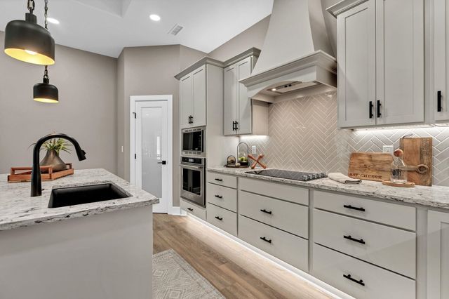 6130 N Hiebert Dr, Park City, KS 67219