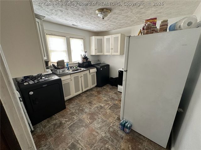 159 2nd Avenue, South Charleston, WV 25303