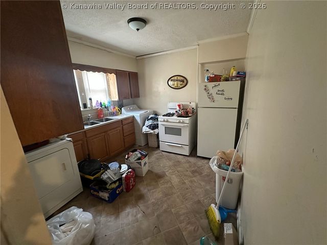 159 2nd Avenue, South Charleston, WV 25303