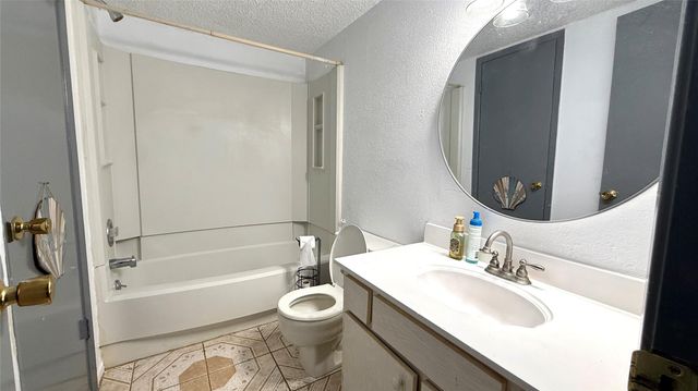 11889 Bobwhite Drive 834, Houston, TX 77035