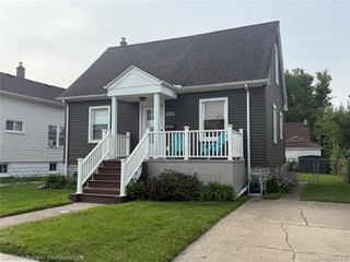 445 W Manatee Avenue, Hazel Park, MI 48030