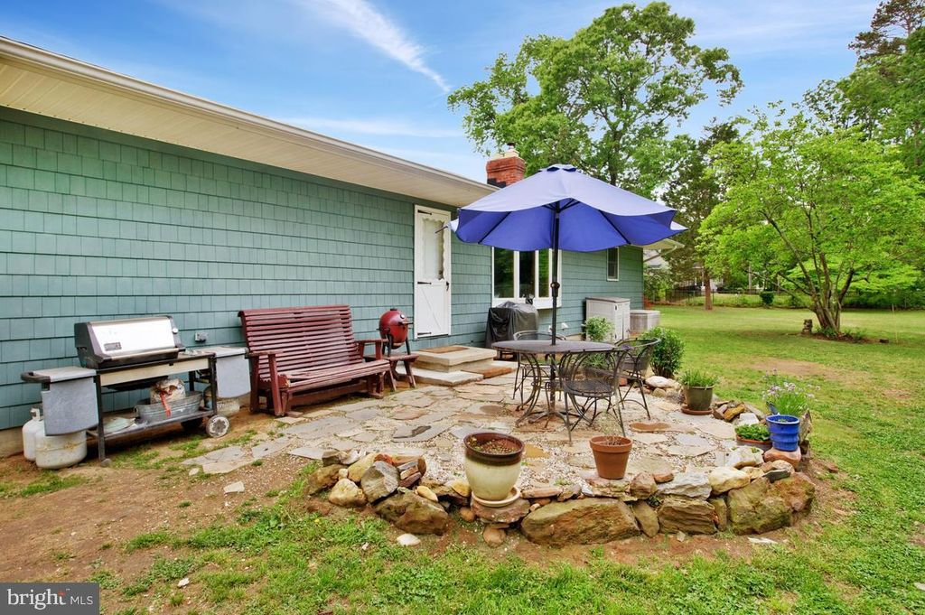 Image 11 of property listing at 8408 MARYLAND RD, Pasadena, MD 21122