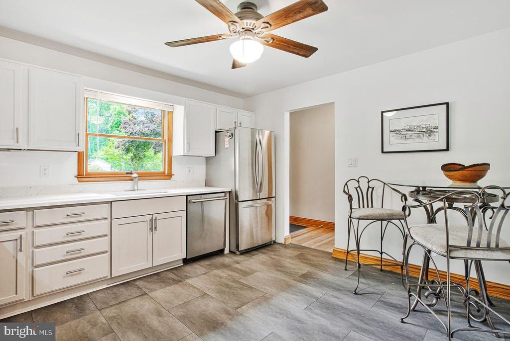 Image 12 of property listing at 8408 MARYLAND RD, Pasadena, MD 21122