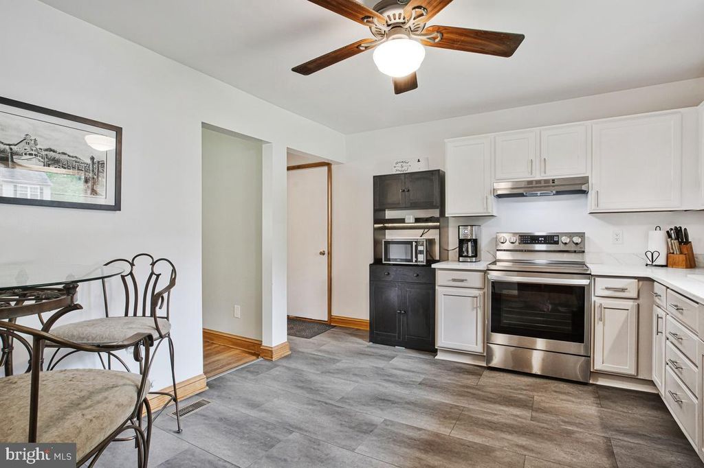 Image 14 of property listing at 8408 MARYLAND RD, Pasadena, MD 21122
