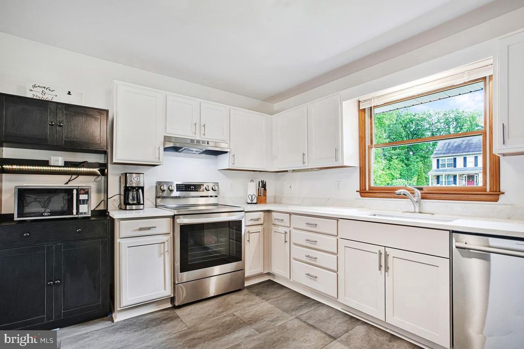 Image 15 of property listing at 8408 MARYLAND RD, Pasadena, MD 21122