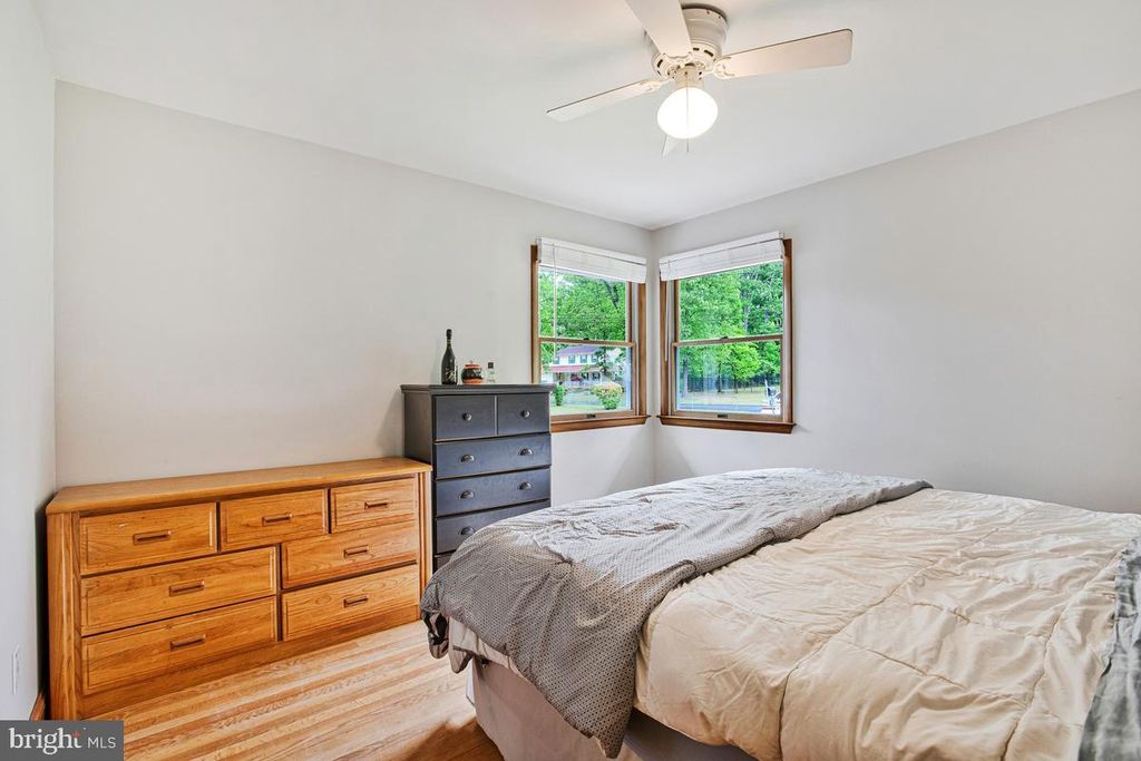 Image 16 of property listing at 8408 MARYLAND RD, Pasadena, MD 21122