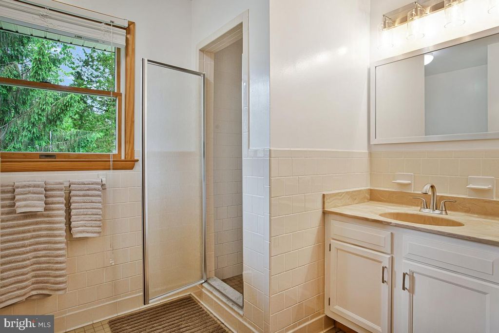 Image 21 of property listing at 8408 MARYLAND RD, Pasadena, MD 21122