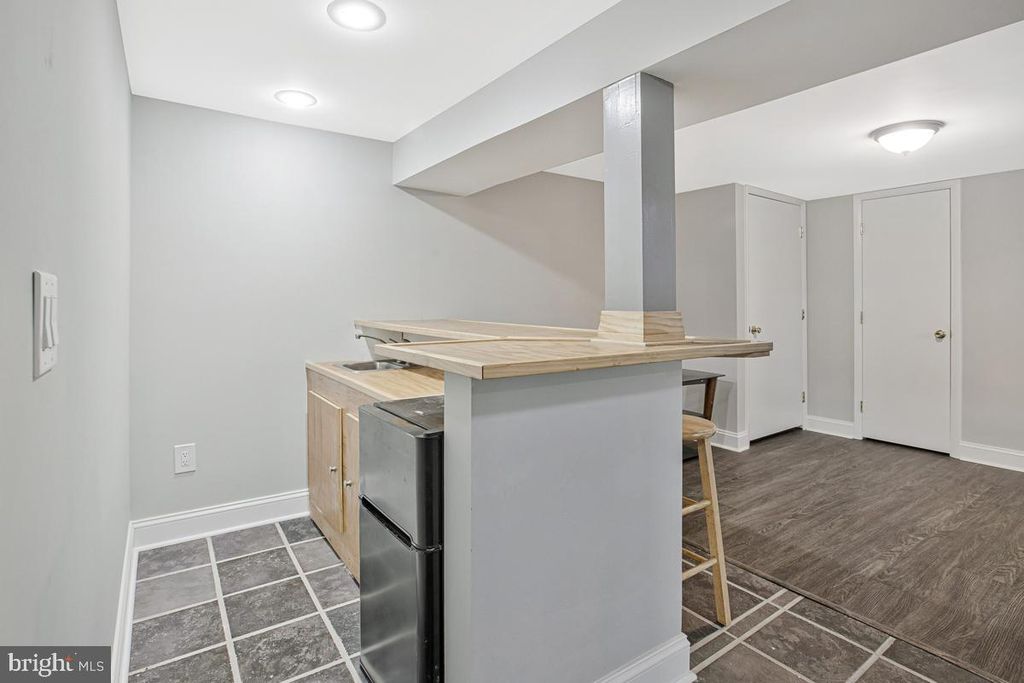 Image 30 of property listing at 8408 MARYLAND RD, Pasadena, MD 21122