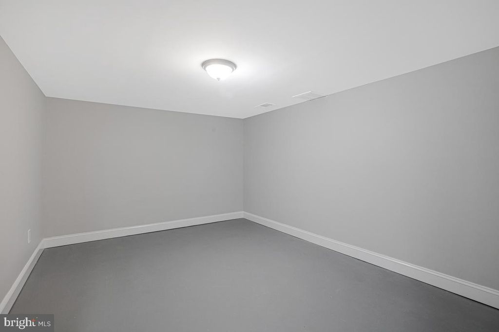 Image 31 of property listing at 8408 MARYLAND RD, Pasadena, MD 21122