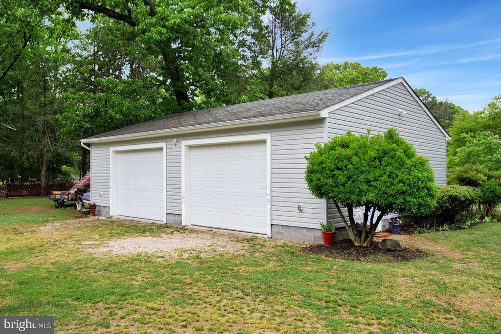 Image 35 of property listing at 8408 MARYLAND RD, Pasadena, MD 21122
