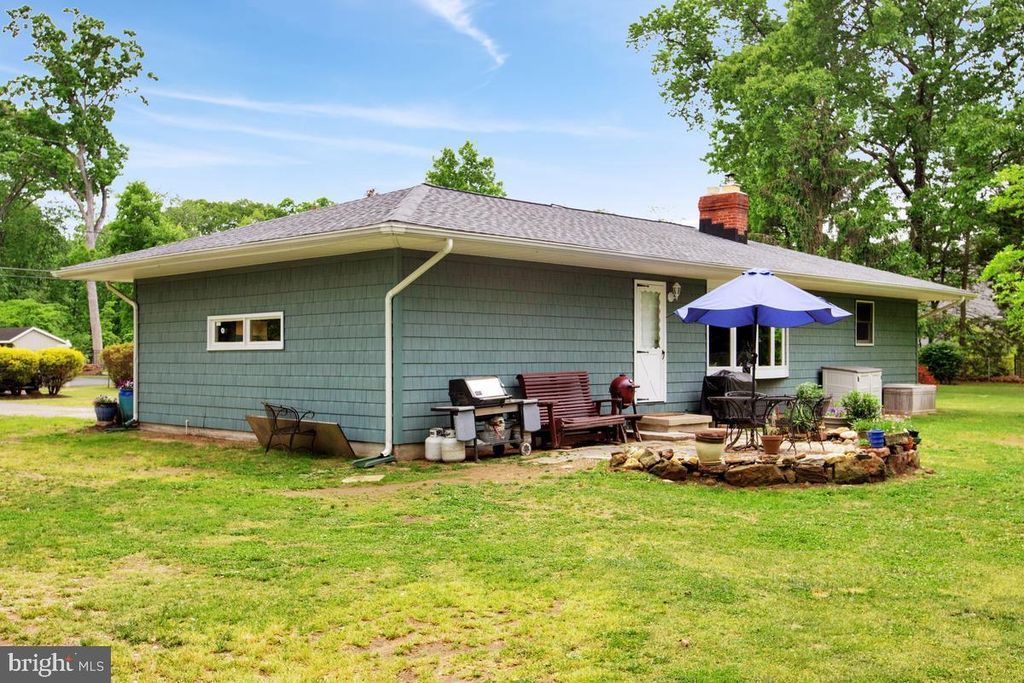 Image 38 of property listing at 8408 MARYLAND RD, Pasadena, MD 21122