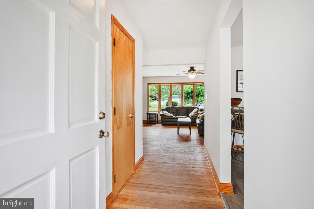 Image 4 of property listing at 8408 MARYLAND RD, Pasadena, MD 21122