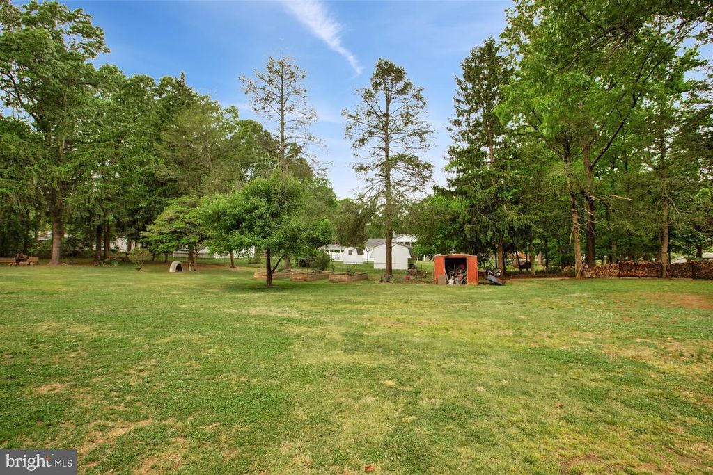 Image 40 of property listing at 8408 MARYLAND RD, Pasadena, MD 21122
