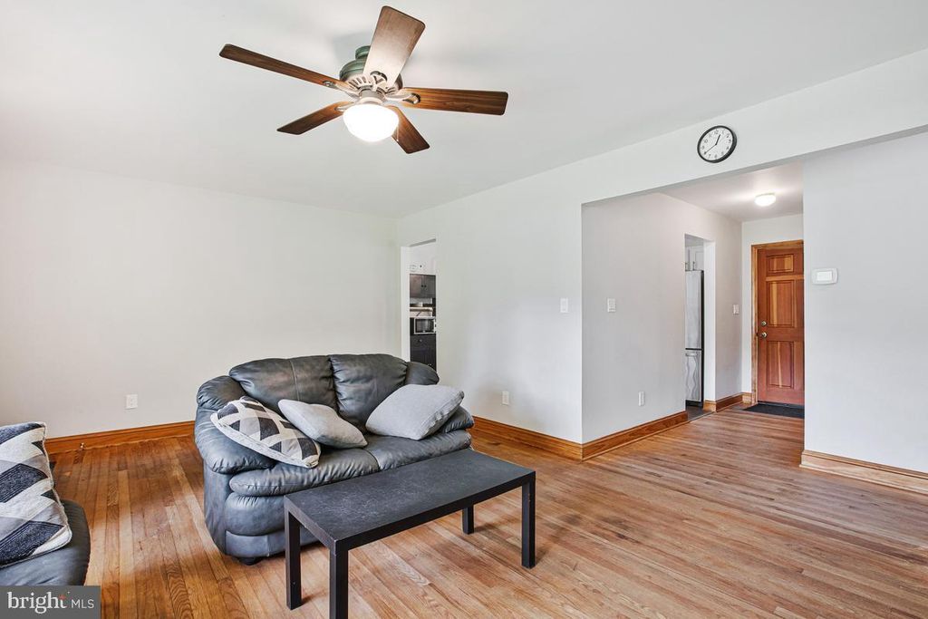 Image 8 of property listing at 8408 MARYLAND RD, Pasadena, MD 21122