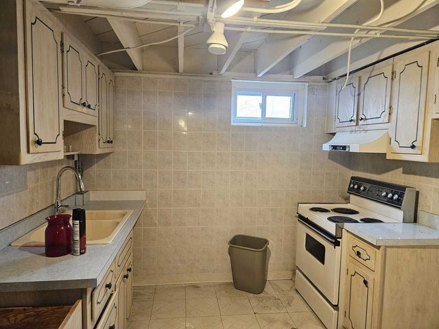 45 N Wisconsin Avenue N, Addison, IL 60101