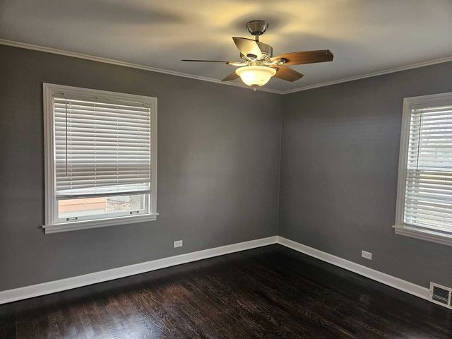 45 N Wisconsin Avenue N, Addison, IL 60101