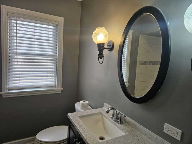 45 N Wisconsin Avenue N, Addison, IL 60101