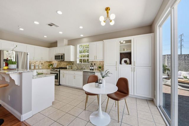 34341 Sandburg Drive, Union City, CA 94587