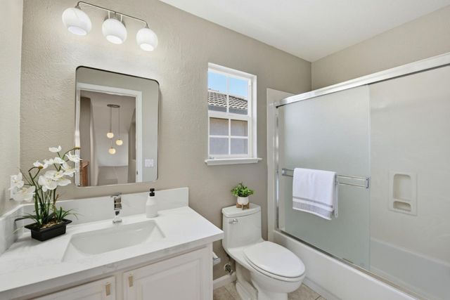 34341 Sandburg Drive, Union City, CA 94587