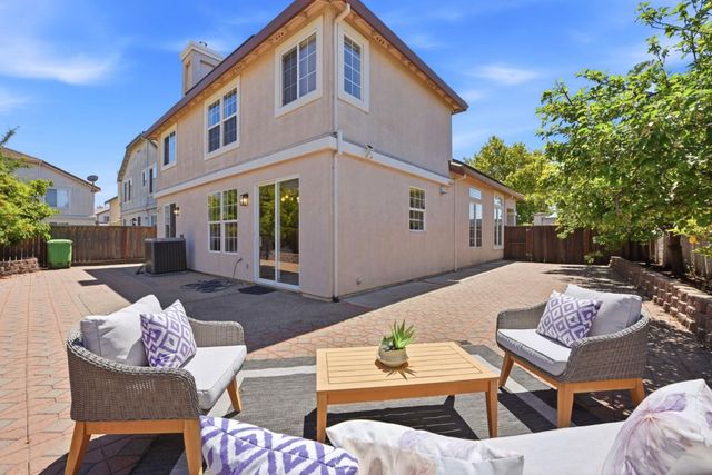 34341 Sandburg Drive, Union City, CA 94587