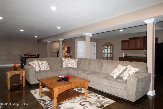 626 Woodland Pass, Mt Washington, KY 40047