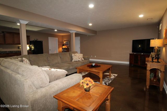 626 Woodland Pass, Mt Washington, KY 40047