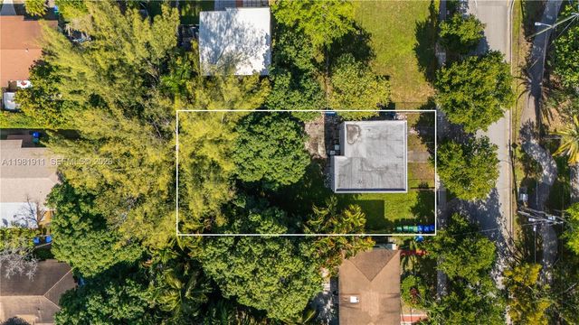 1210 SW 13th Ave, Miami, FL 33135